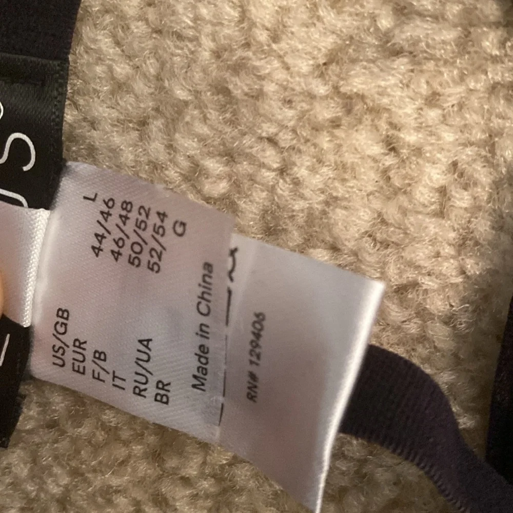 Venus New in bag size medium/large lingerie - Picture 7 of 10